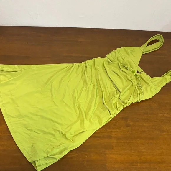 Backless Tiger Mist Green Dress - Picture 4 of 4